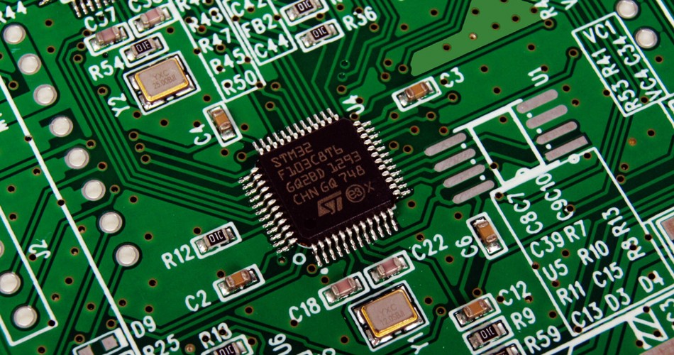 การออกแบบ PCBA ความถี่วิทยุ (RF): การเพิ่มประสิทธิภาพเสาอากาศ ตัวกรอง และสายส่ง