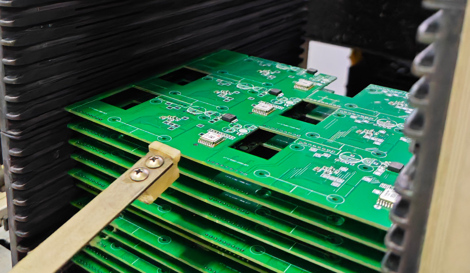 การคุ้มครองสิ่งแวดล้อมและการปฏิบัติตามกฎระเบียบ: แนวโน้มการพัฒนาในอนาคตของโรงงาน PCBA