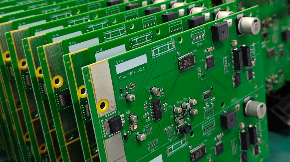 การวิเคราะห์แบบจำลองการทำงานร่วมกันของโรงงาน PCBA ทั่วโลก: ความท้าทายและโอกาส